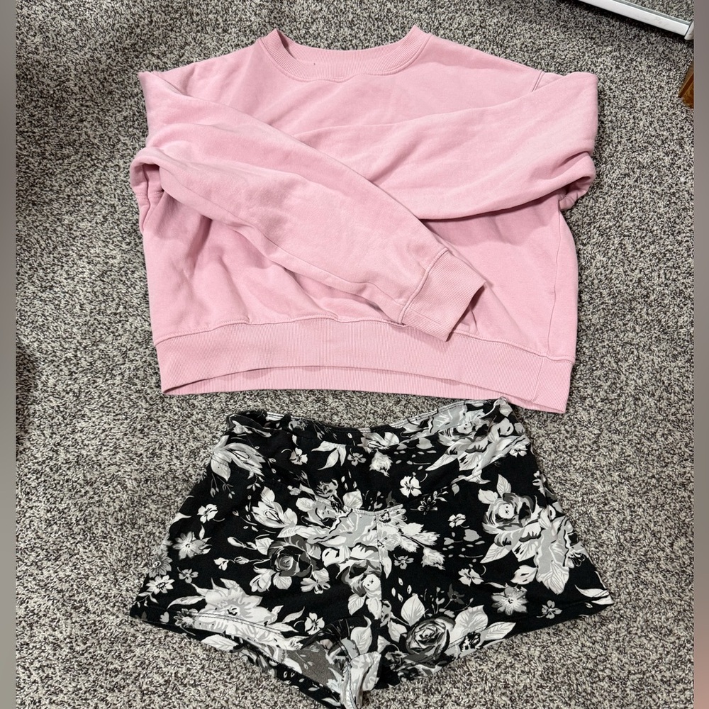 H&M Light Pink Crewneck Pullover and floral shorts